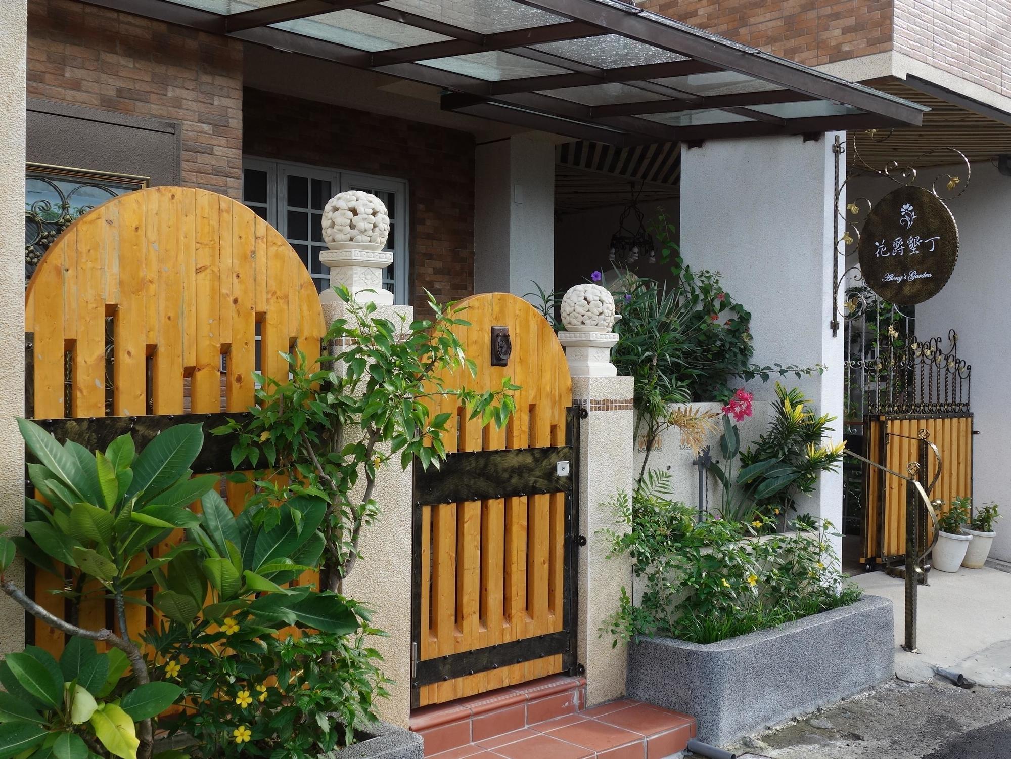 Alongs Garden Bed and Breakfast Heng-ch'un Buitenkant foto