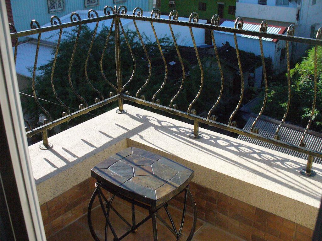 Alongs Garden Bed and Breakfast Heng-ch'un Buitenkant foto