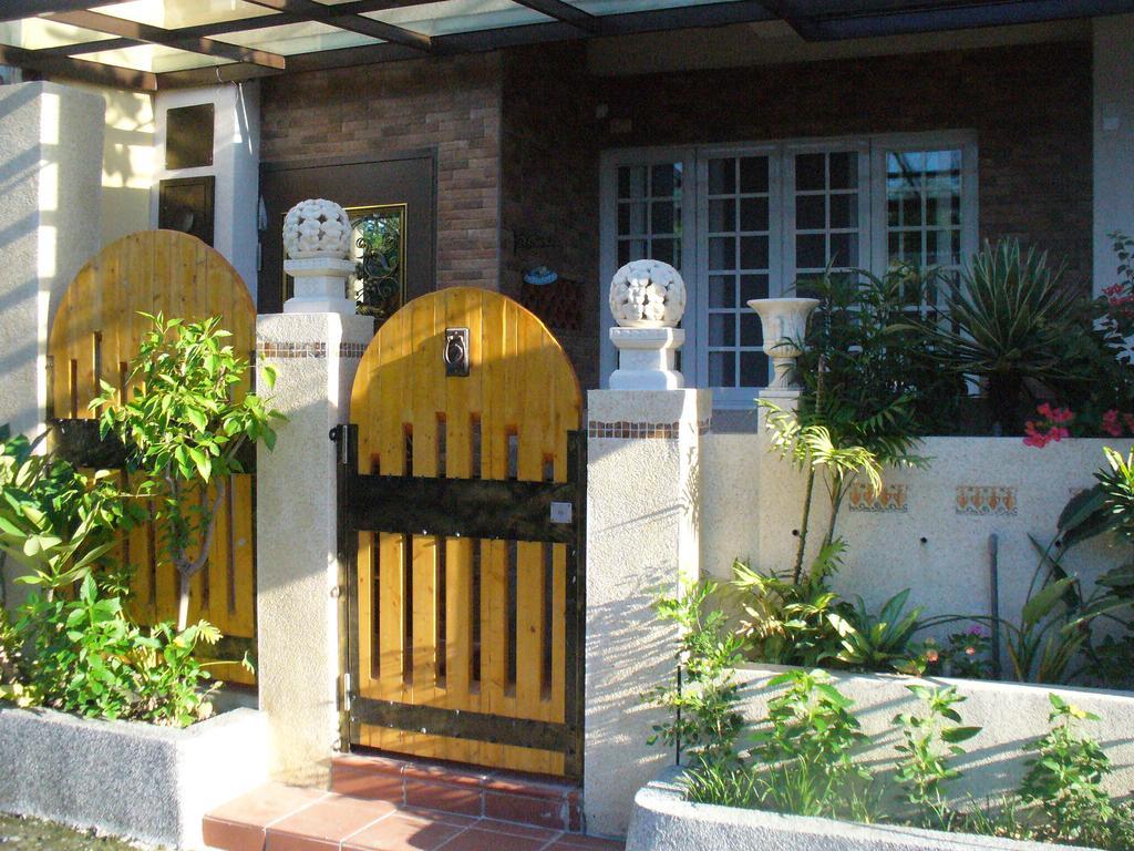Alongs Garden Bed and Breakfast Heng-ch'un Buitenkant foto
