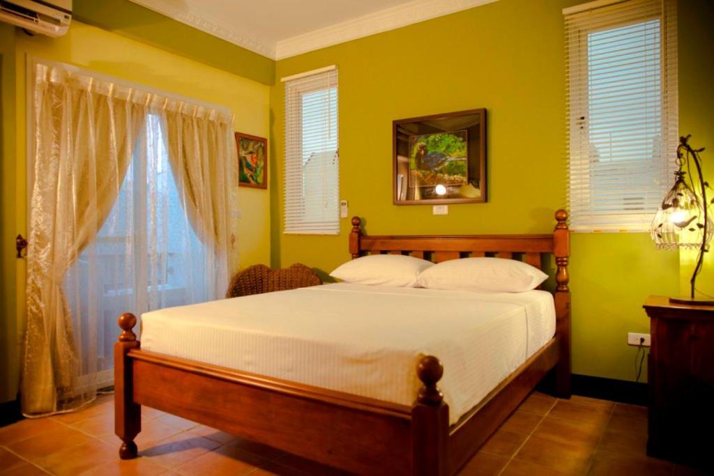 Alongs Garden Bed and Breakfast Heng-ch'un Buitenkant foto