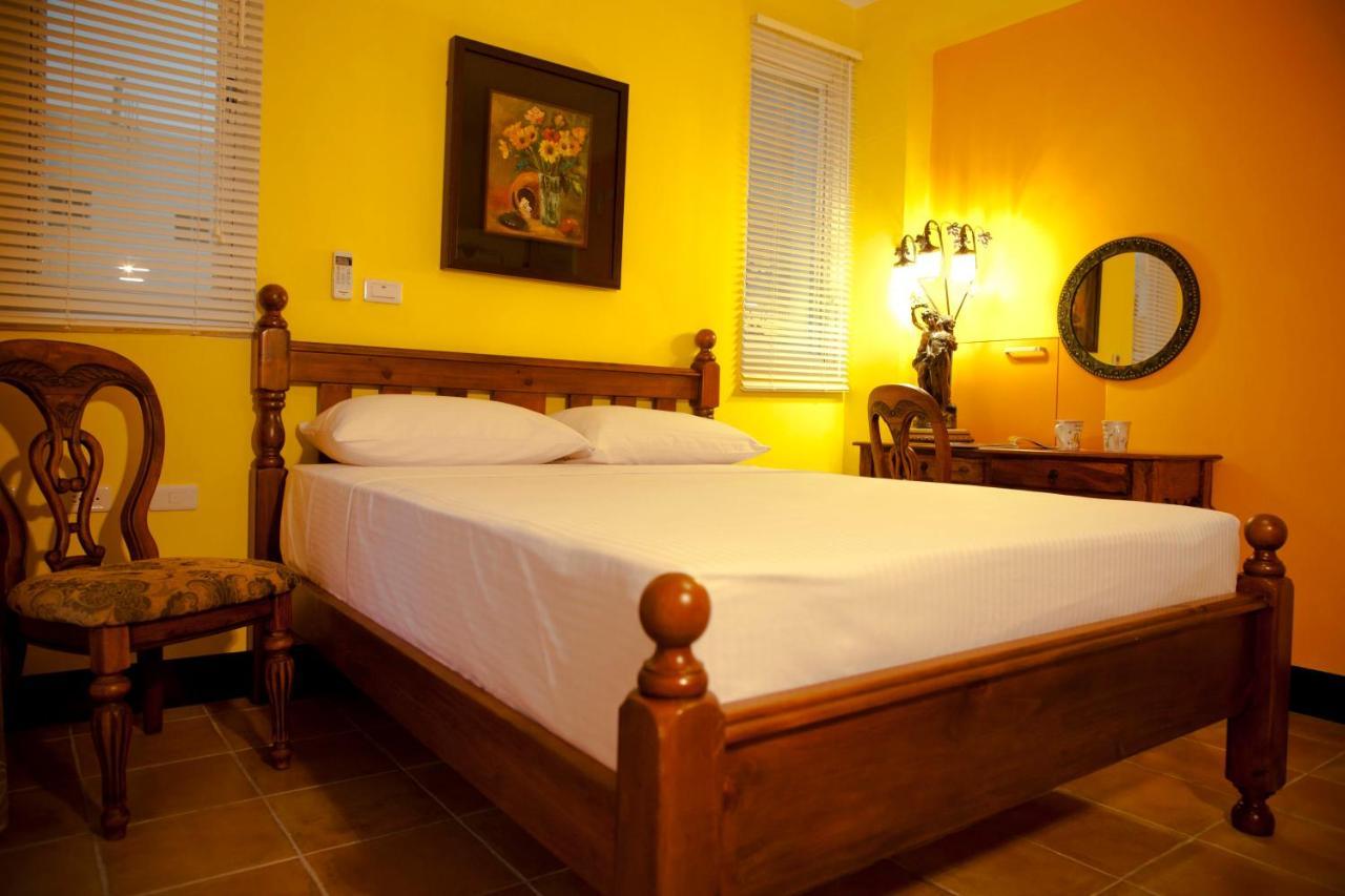 Alongs Garden Bed and Breakfast Heng-ch'un Buitenkant foto