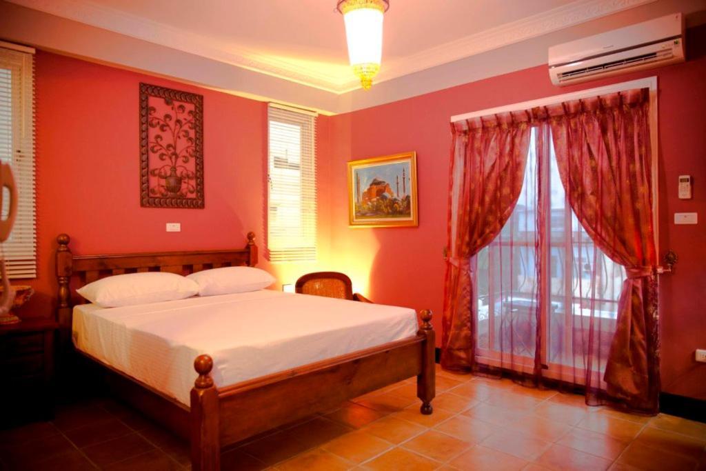 Alongs Garden Bed and Breakfast Heng-ch'un Buitenkant foto